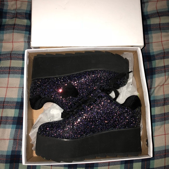 YRU LALA JESTER SIZE 10 - Picture 1 of 2